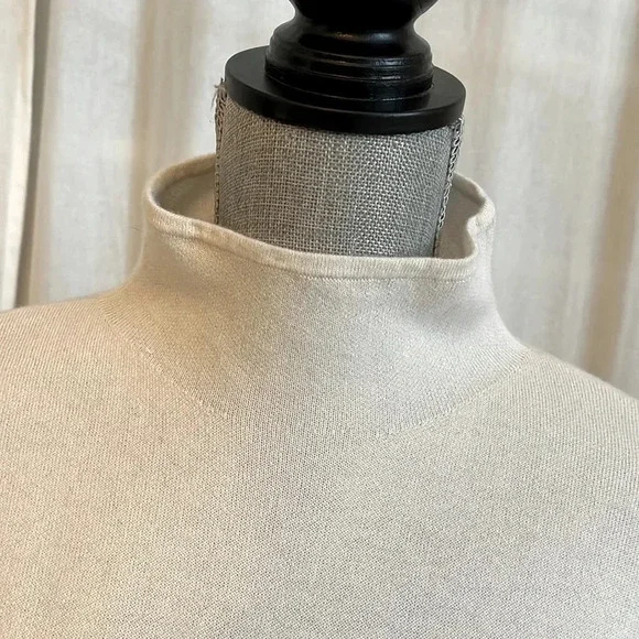 VINEYARD VINES NWOT Merino Wool Mock Neck Sweater Bell Sleeve, Size M - Picture 2 of 9